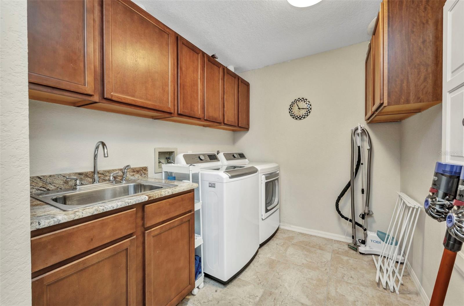 Image 46 of 99 For 250 Freeport Court