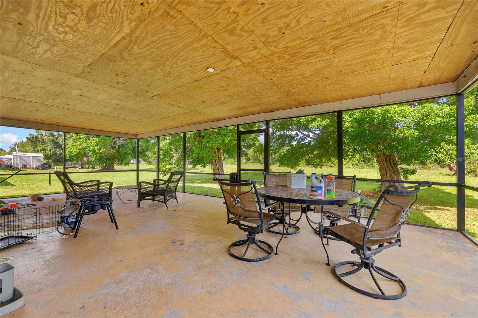 Image 15 of 30 For 6220 Meadowview Circle