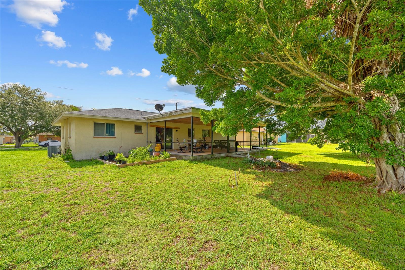 Image 17 of 30 For 6220 Meadowview Circle