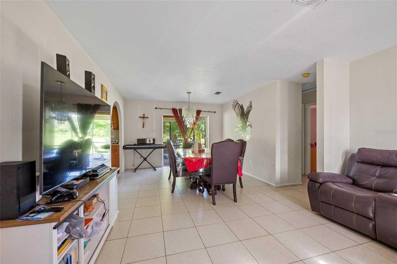 Image 3 of 30 For 6220 Meadowview Circle
