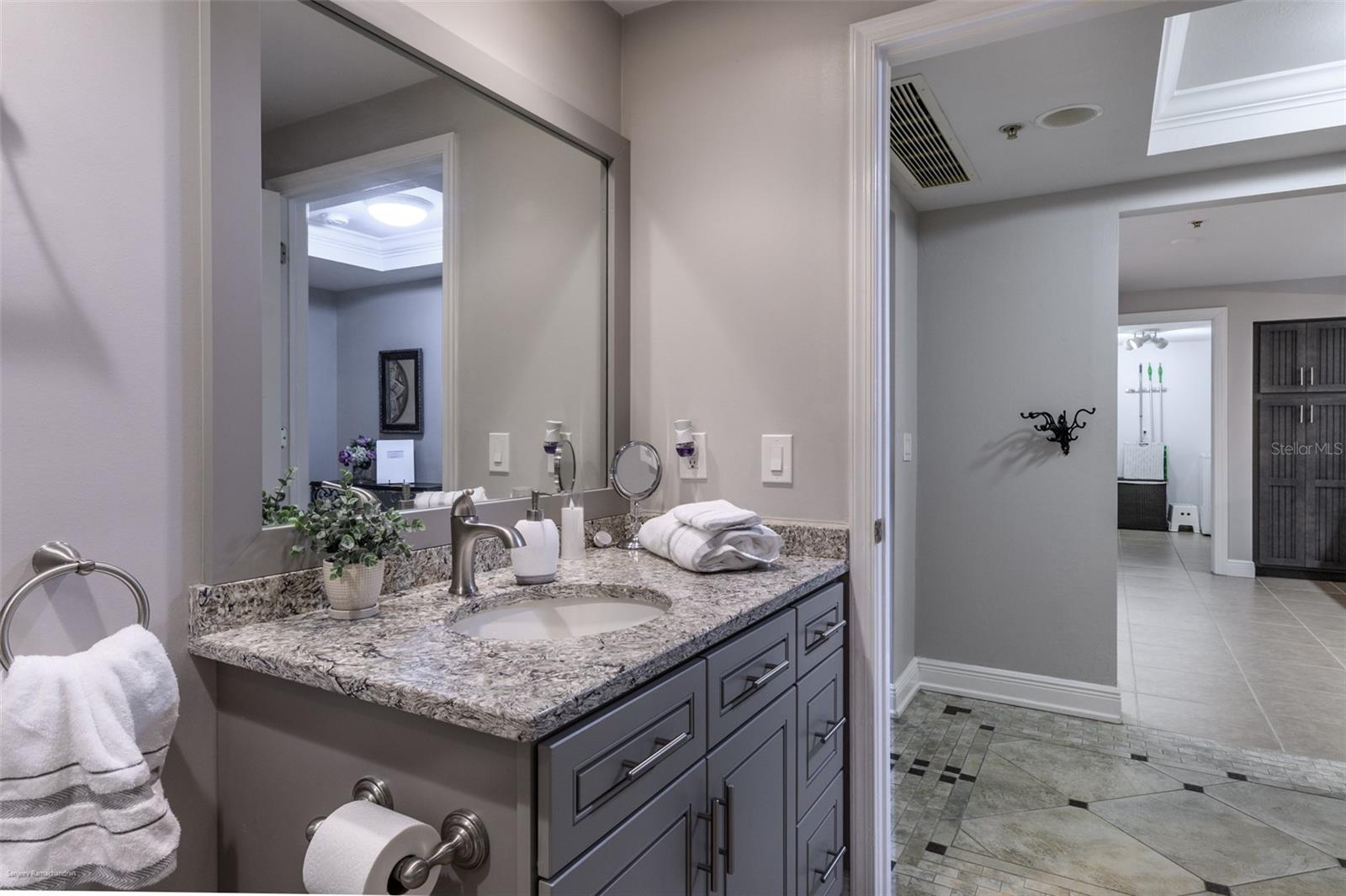 Image 21 of 59 For 3313 Sunset Key Cir  107