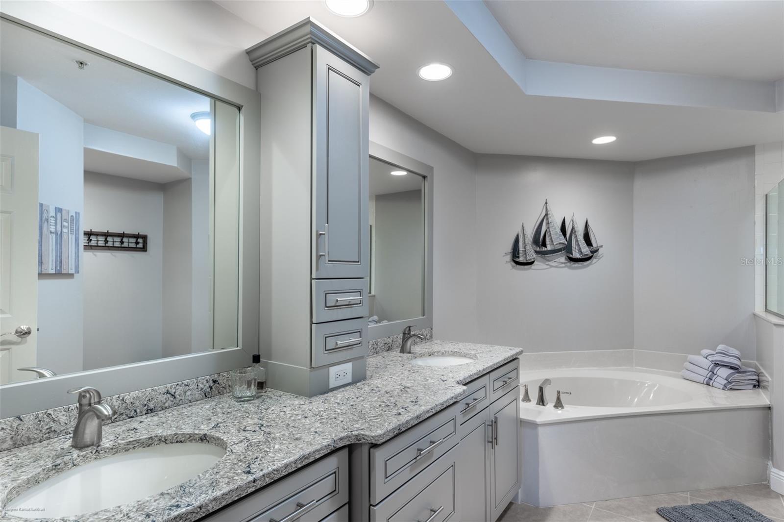 Image 38 of 59 For 3313 Sunset Key Cir  107