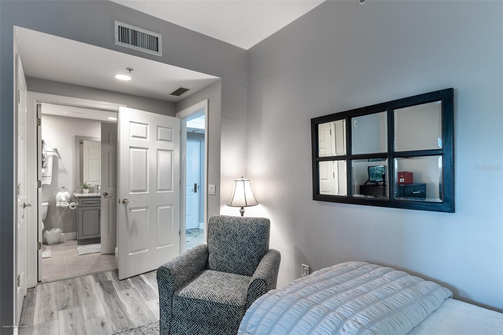 Image 46 of 59 For 3313 Sunset Key Cir  107
