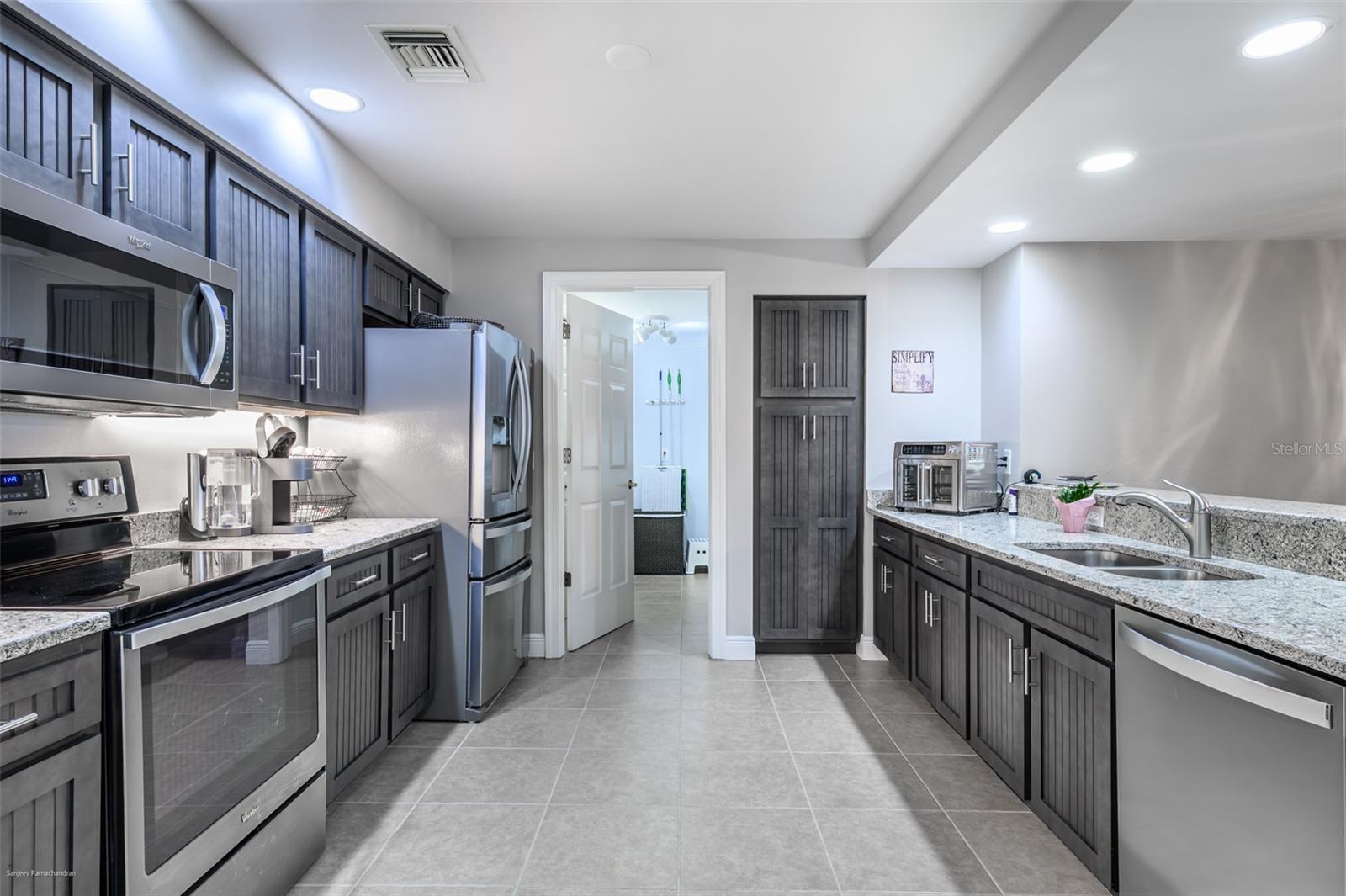 Image 7 of 59 For 3313 Sunset Key Cir  107