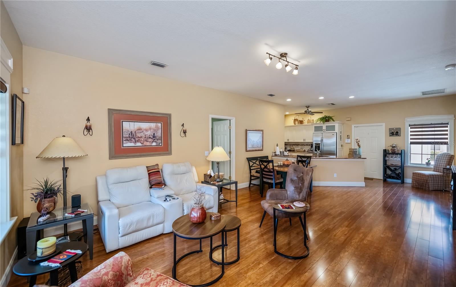 Image 15 of 68 For 1318 Red Oak Lane