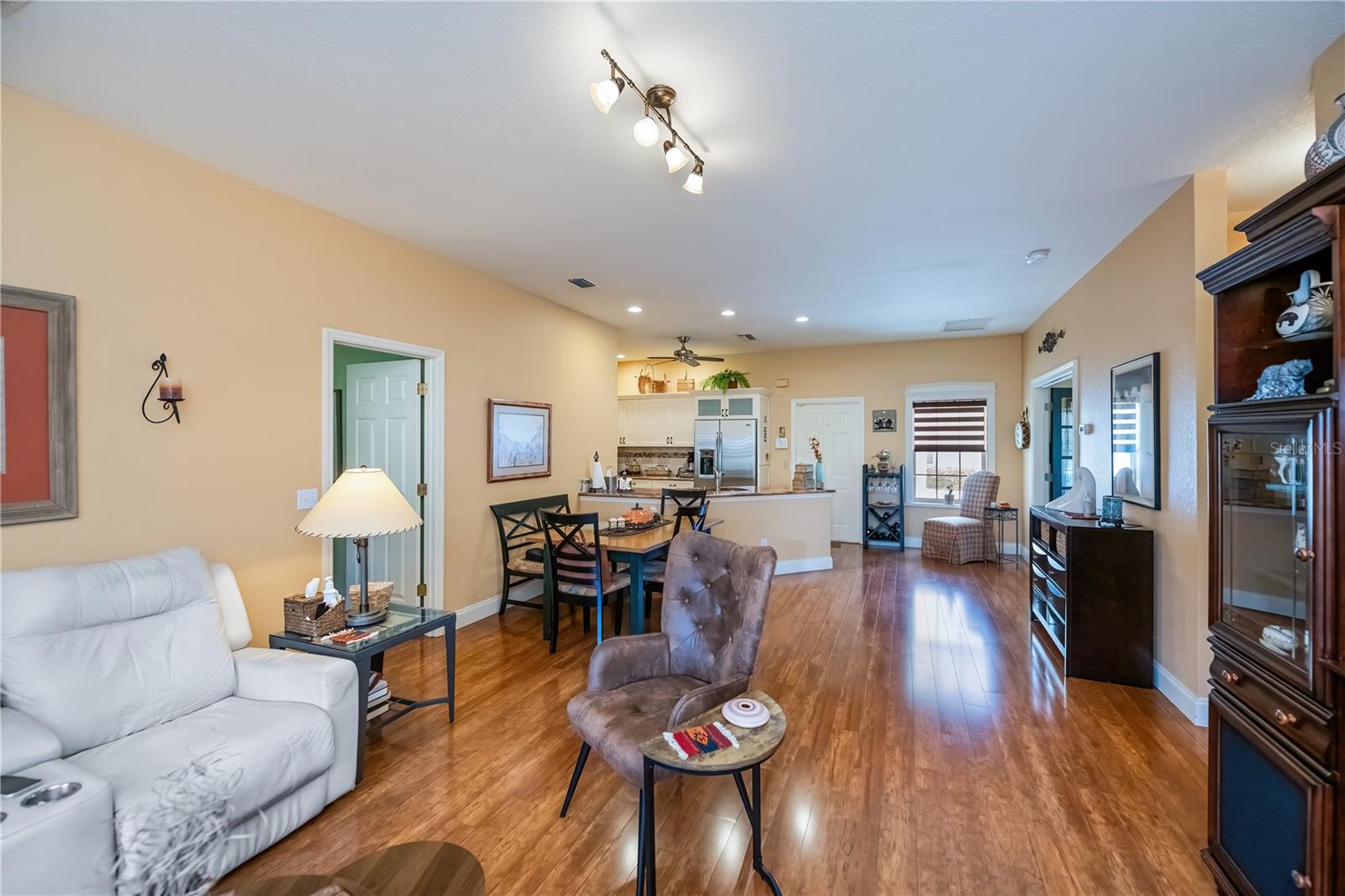 Image 16 of 68 For 1318 Red Oak Lane