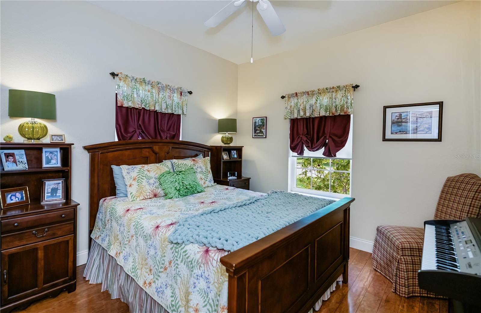 Image 33 of 68 For 1318 Red Oak Lane