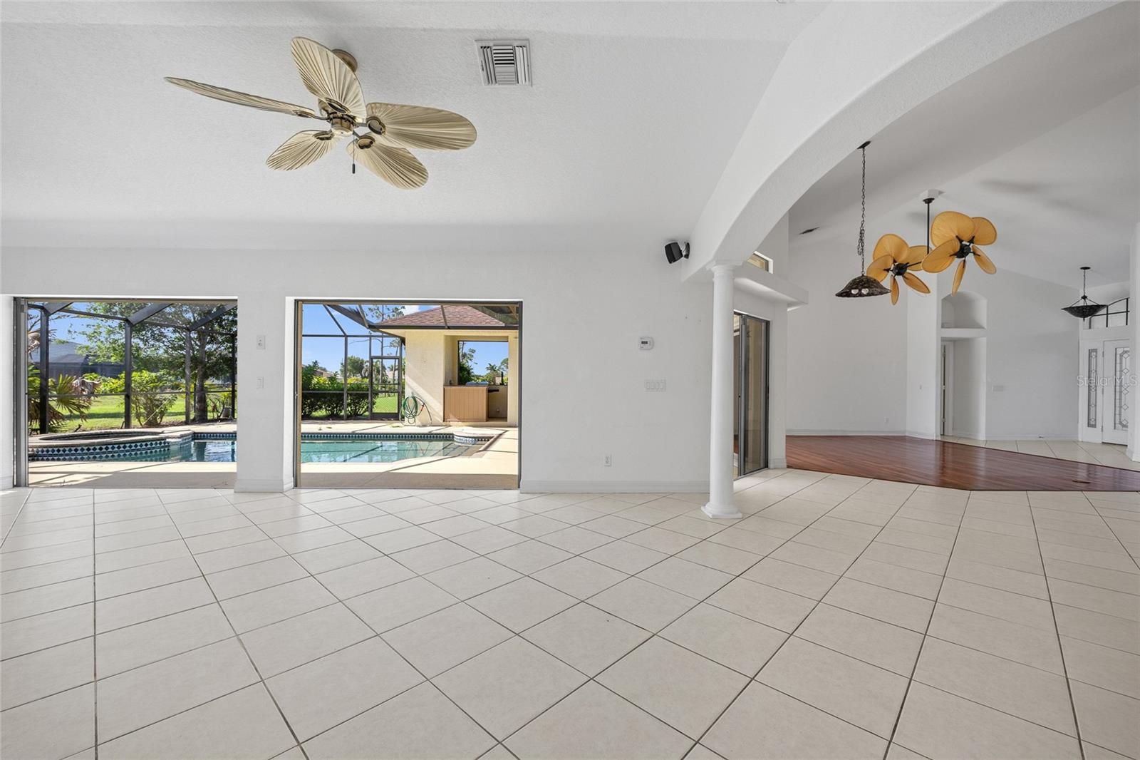 Image 10 of 34 For 264 Rotonda Boulevard N