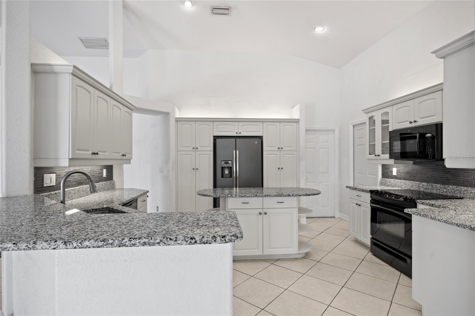 Image 12 of 34 For 264 Rotonda Boulevard N