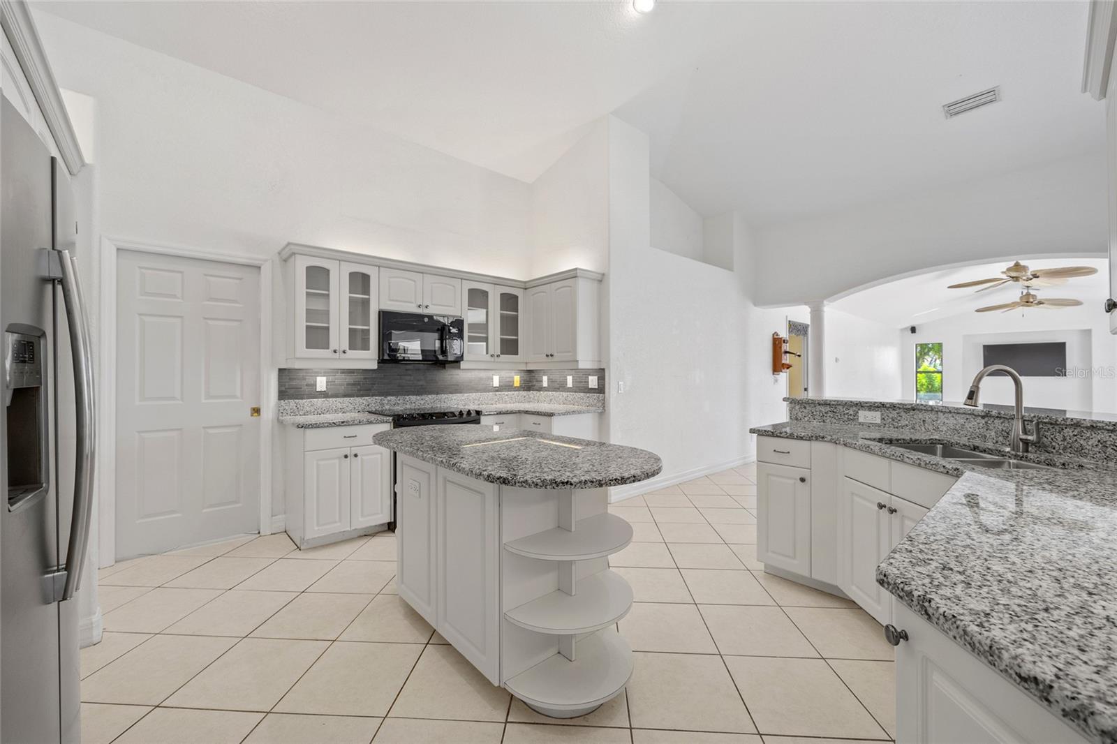 Image 13 of 34 For 264 Rotonda Boulevard N