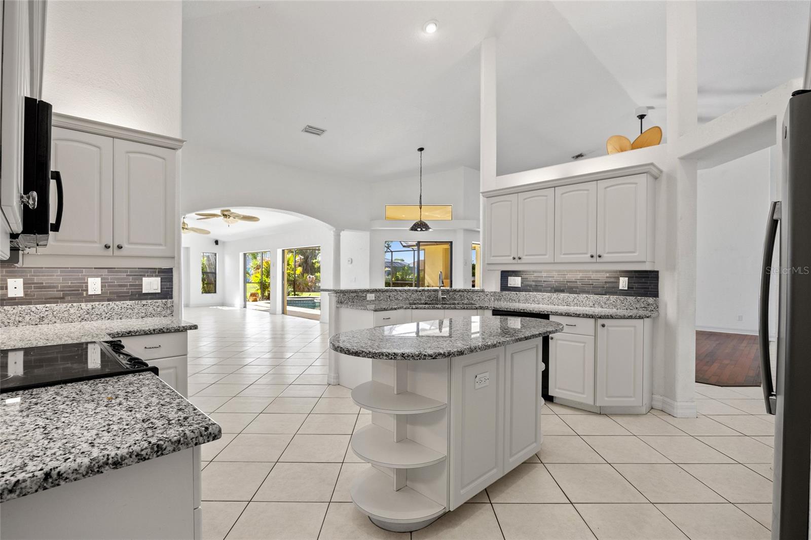 Image 14 of 34 For 264 Rotonda Boulevard N