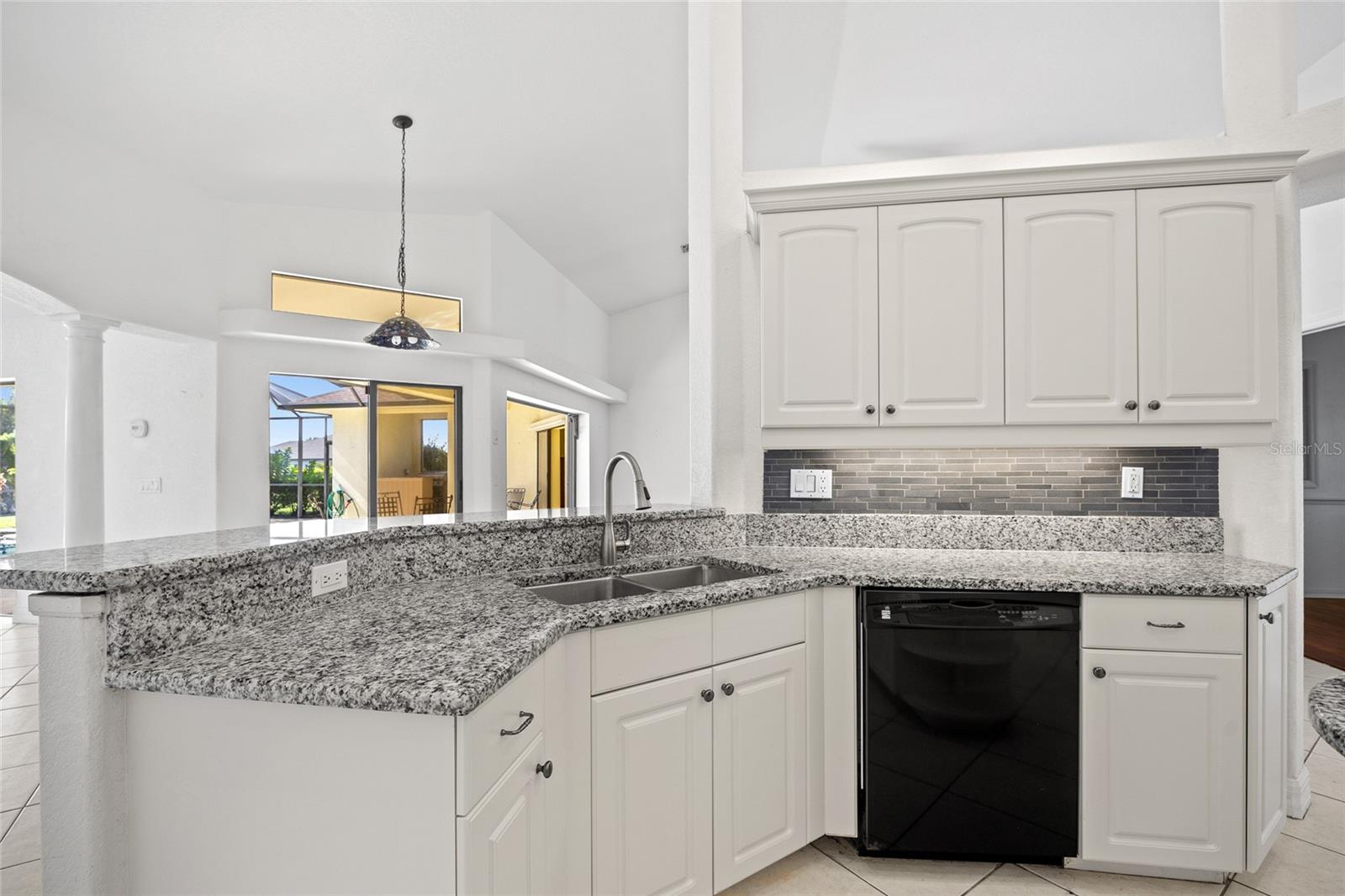 Image 15 of 34 For 264 Rotonda Boulevard N