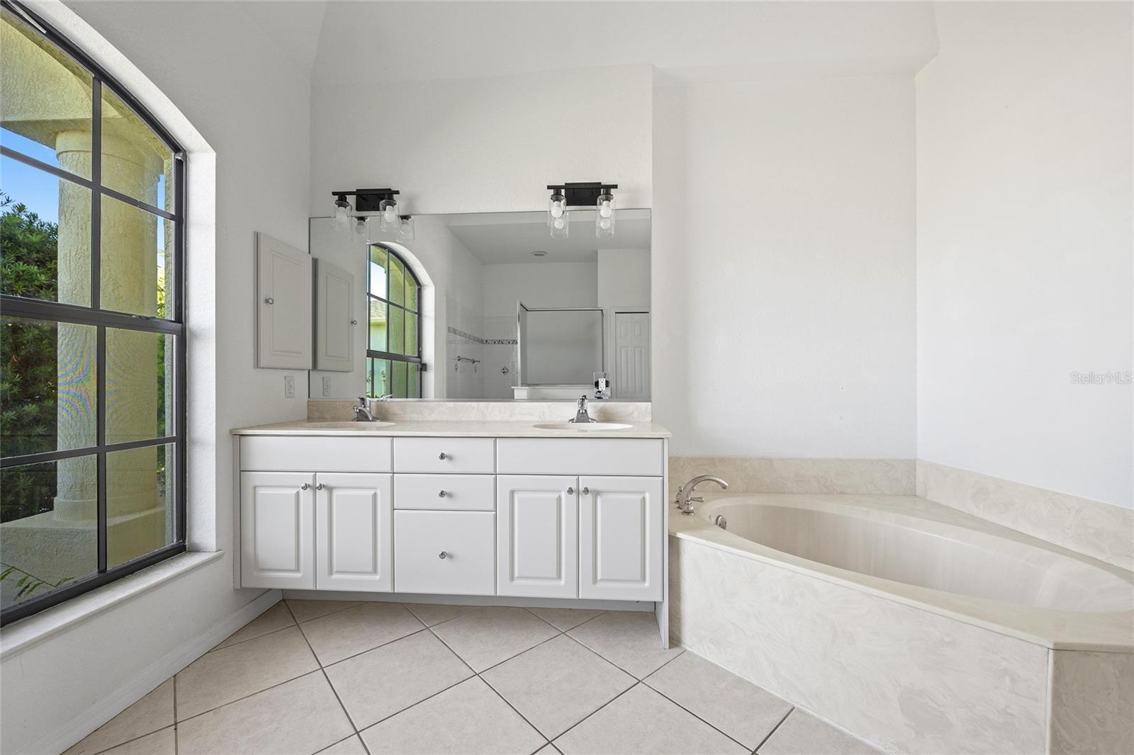 Image 19 of 34 For 264 Rotonda Boulevard N