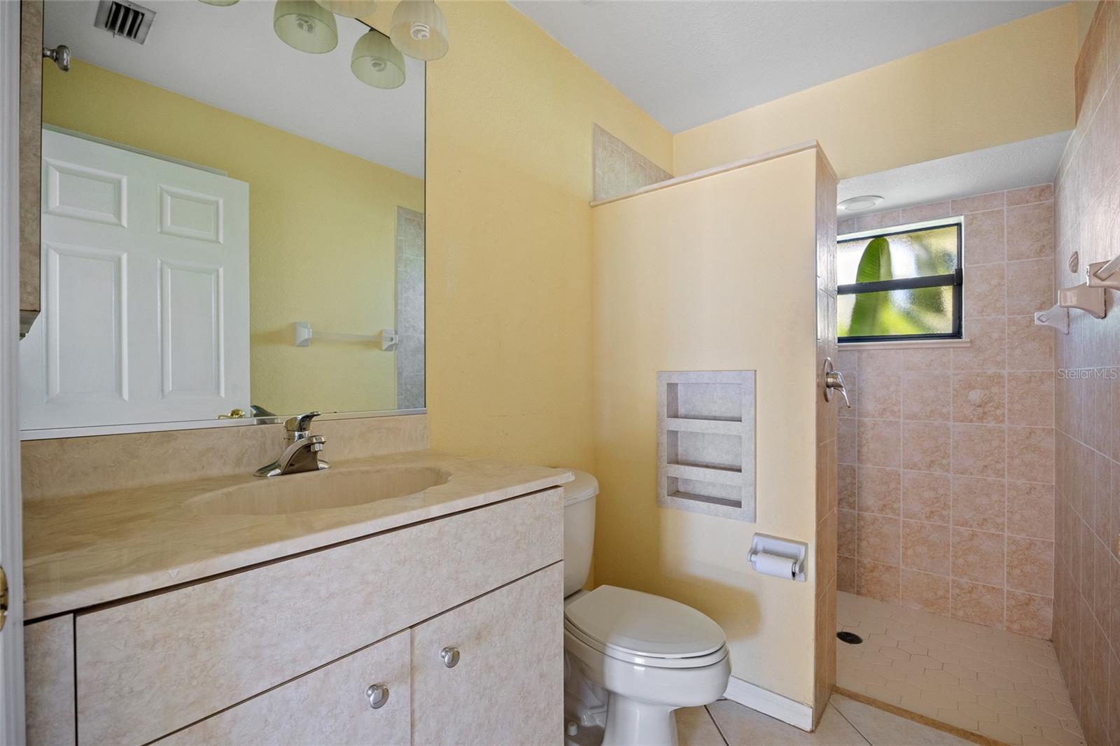 Image 22 of 34 For 264 Rotonda Boulevard N