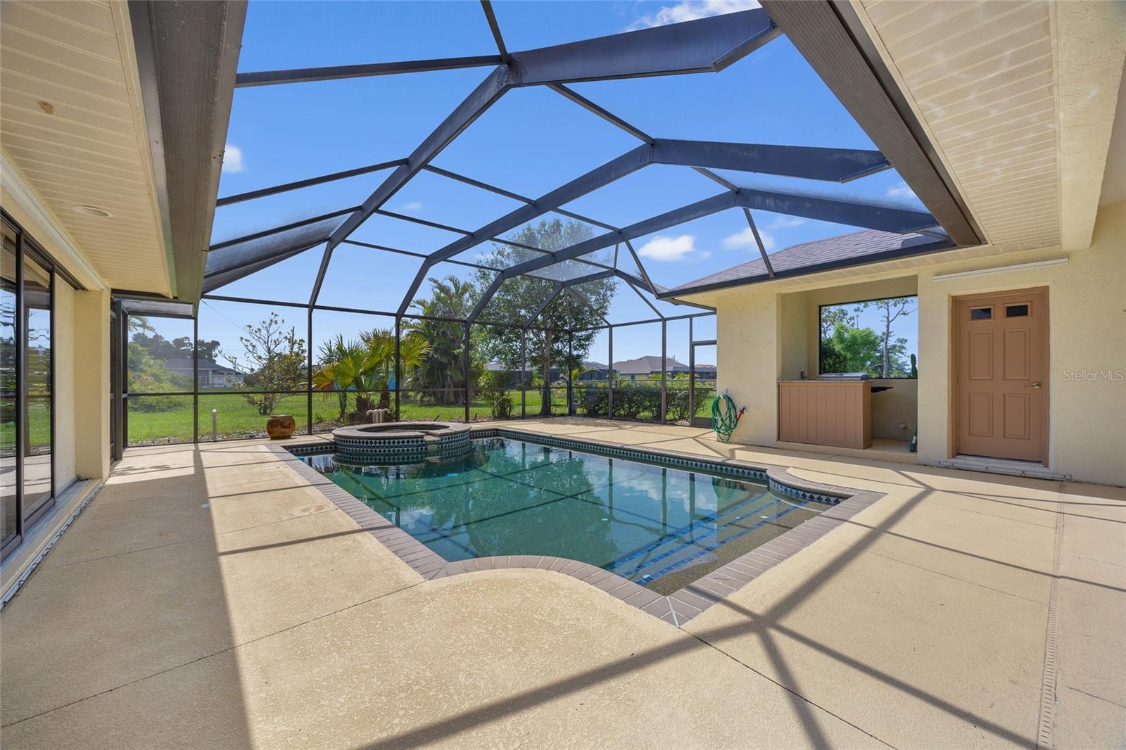 Image 25 of 34 For 264 Rotonda Boulevard N