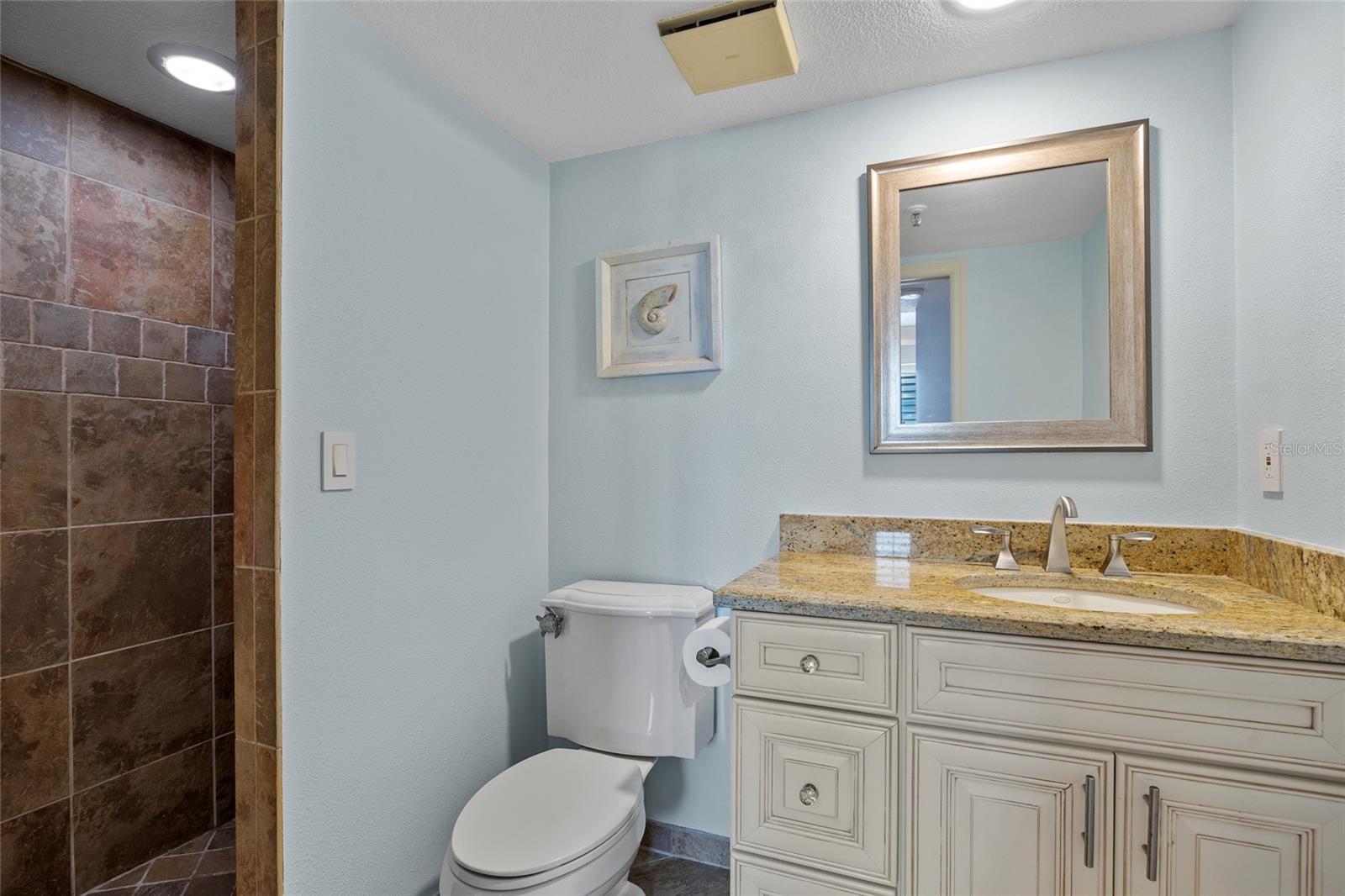 Image 23 of 46 For 53 Bay Heights Road 307