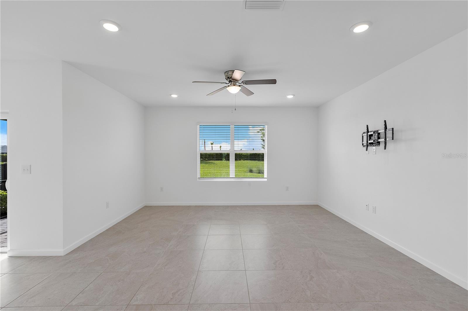 Image 17 of 26 For 42392 Cascade Drive