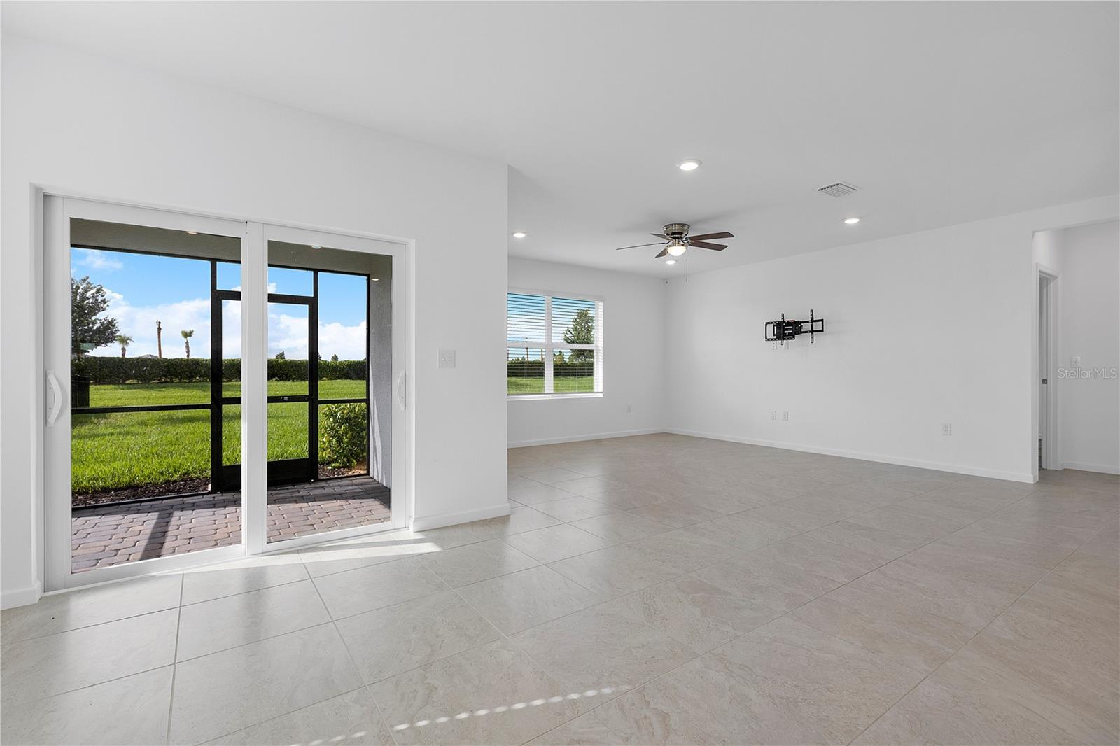 Image 18 of 26 For 42392 Cascade Drive