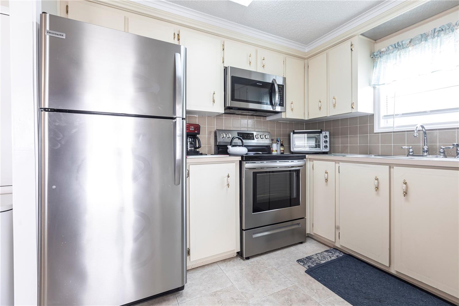 Image 10 of 74 For 2100 Kings Highway 655