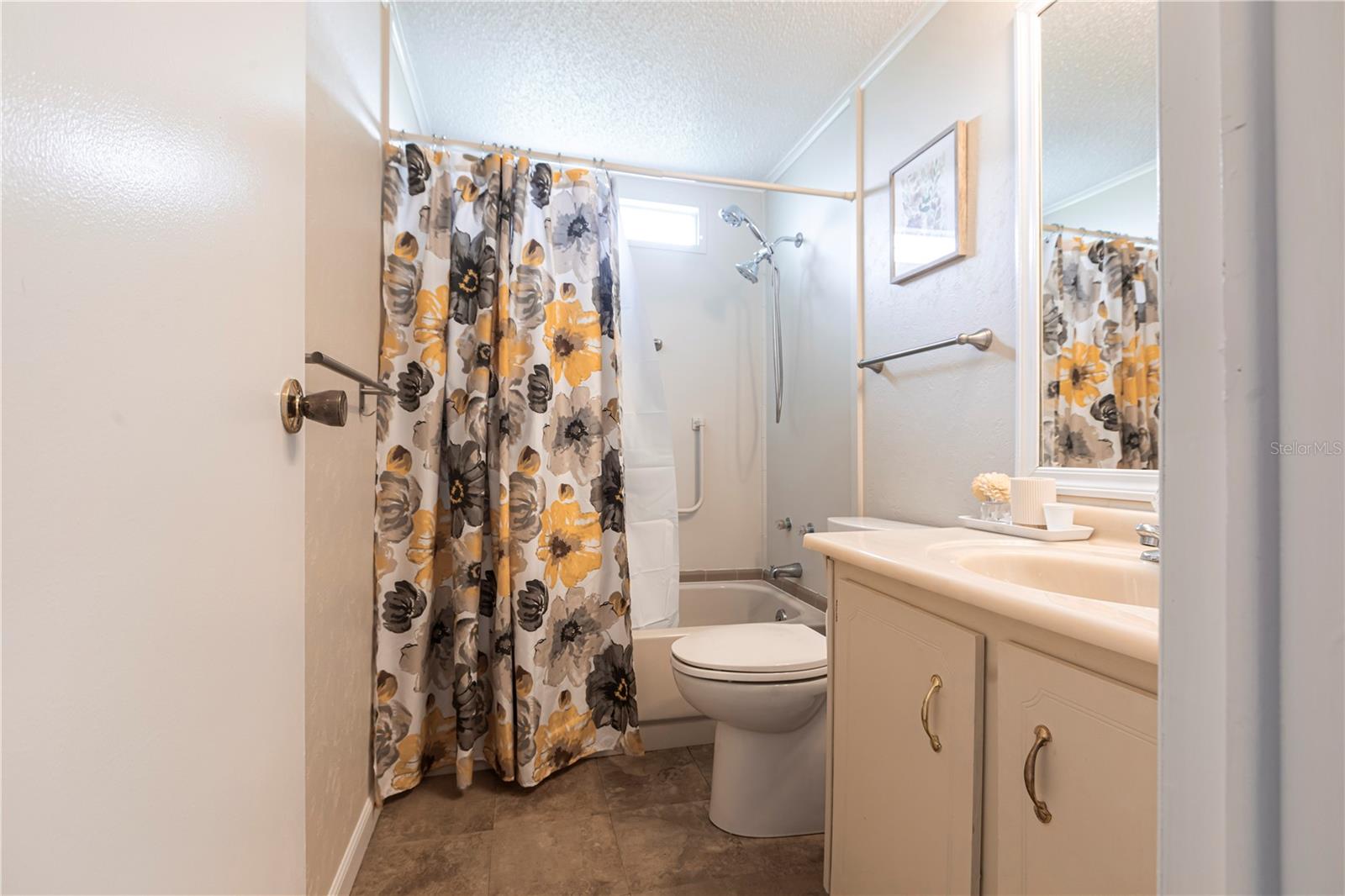 Image 18 of 74 For 2100 Kings Highway 655