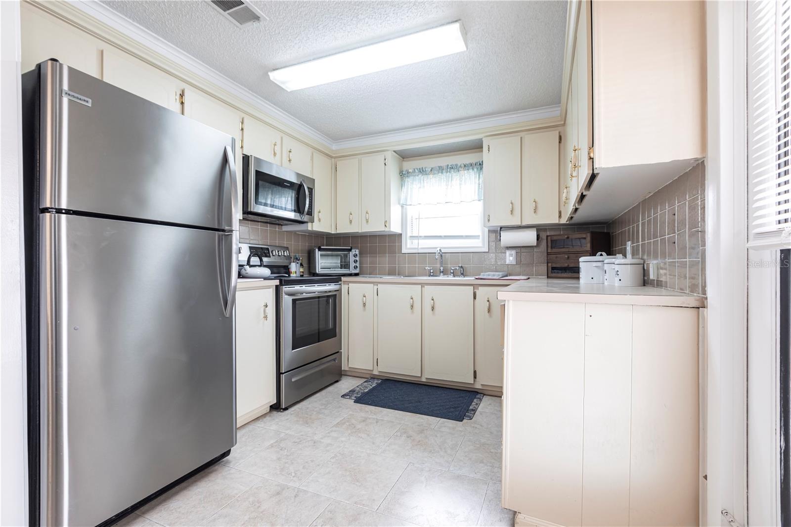 Image 9 of 74 For 2100 Kings Highway 655