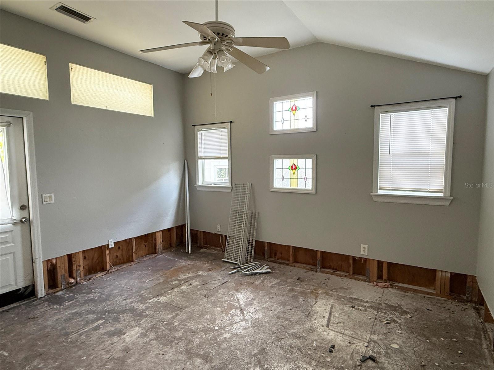 Image 16 of 23 For 420 Olympia Avenue