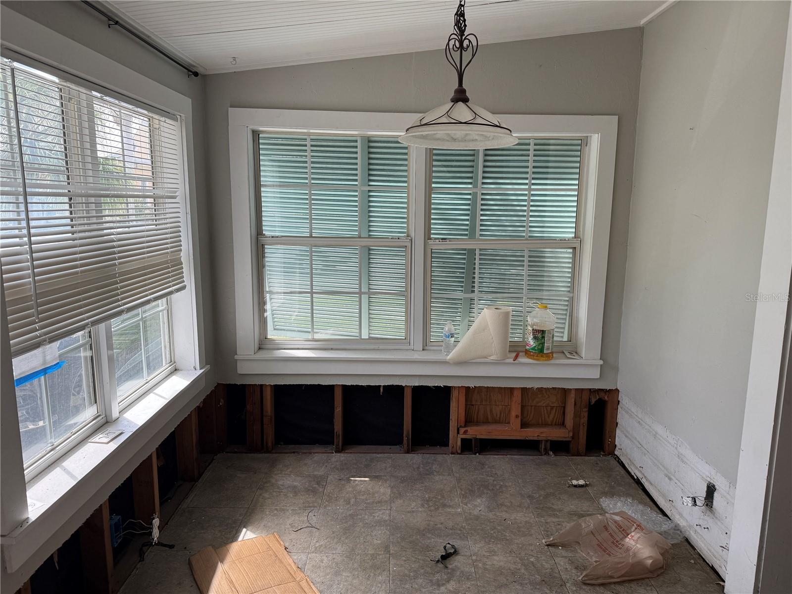 Image 9 of 23 For 420 Olympia Avenue