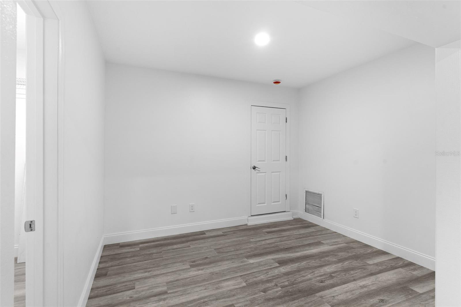 Image 20 of 53 For 4996 49th Street