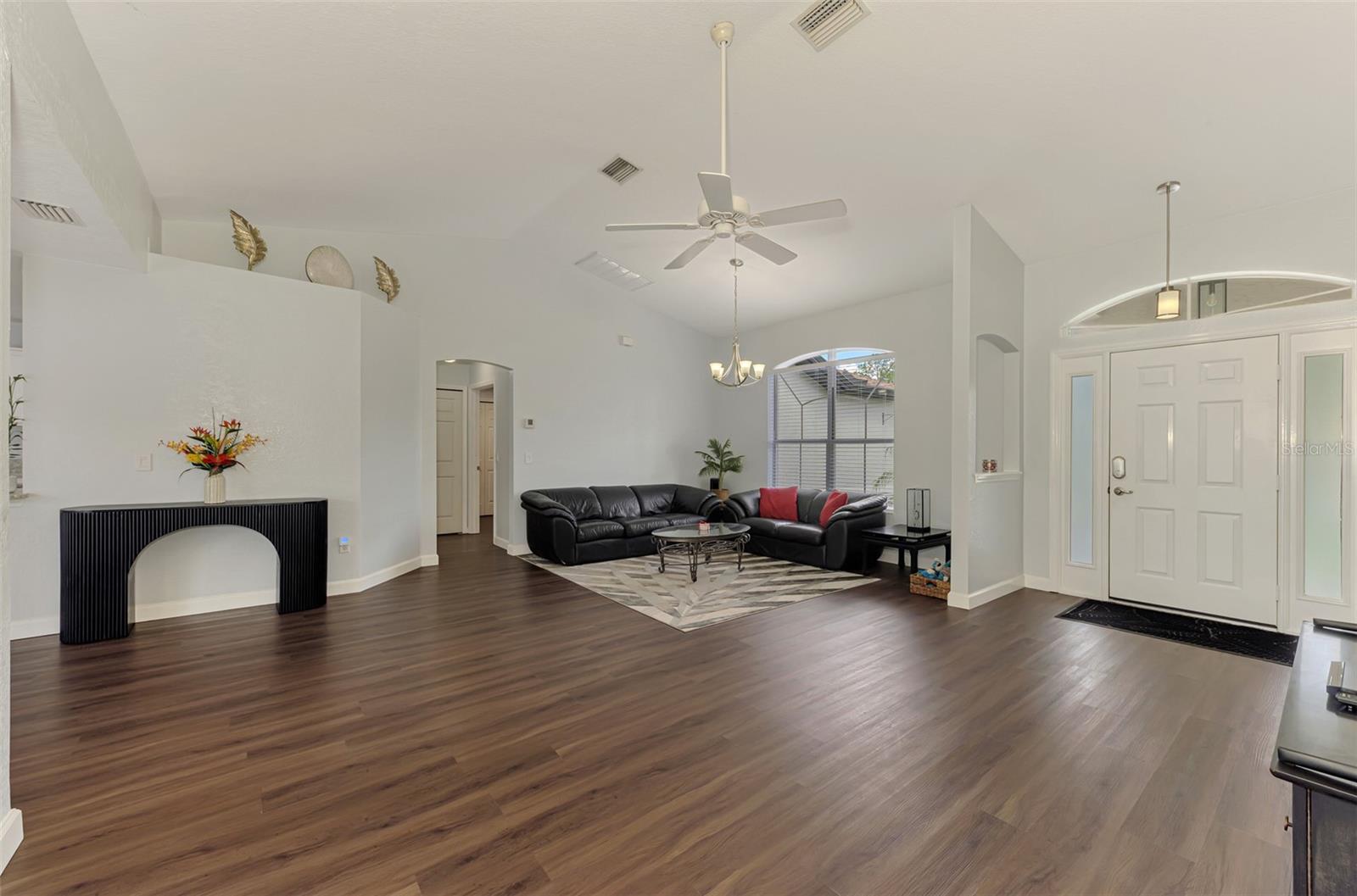 Image 11 of 64 For 4038 Corydon Avenue