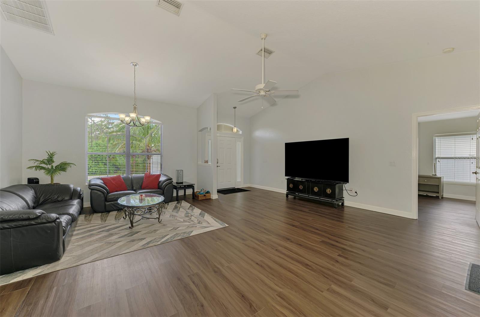 Image 12 of 64 For 4038 Corydon Avenue