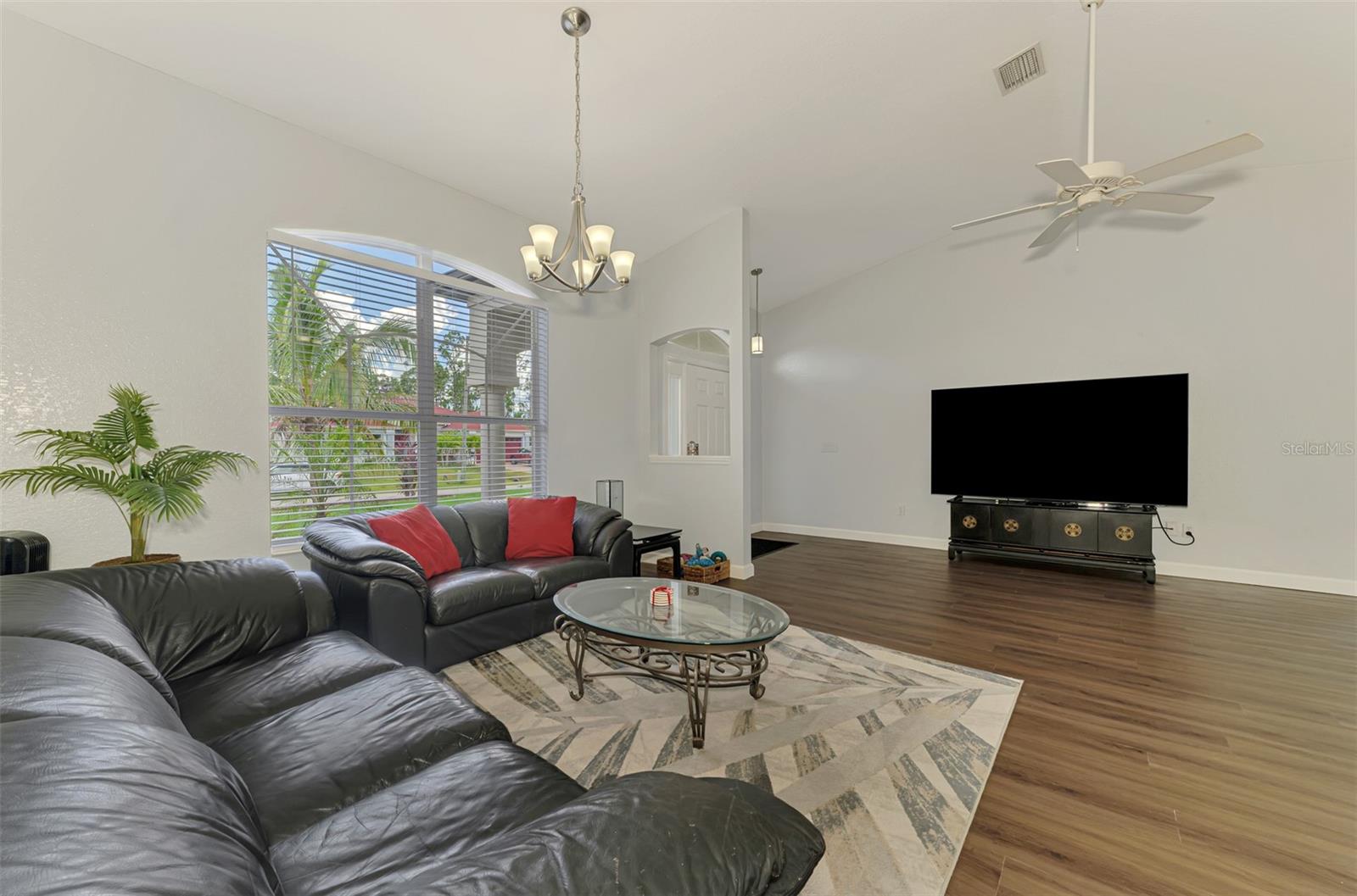 Image 13 of 64 For 4038 Corydon Avenue
