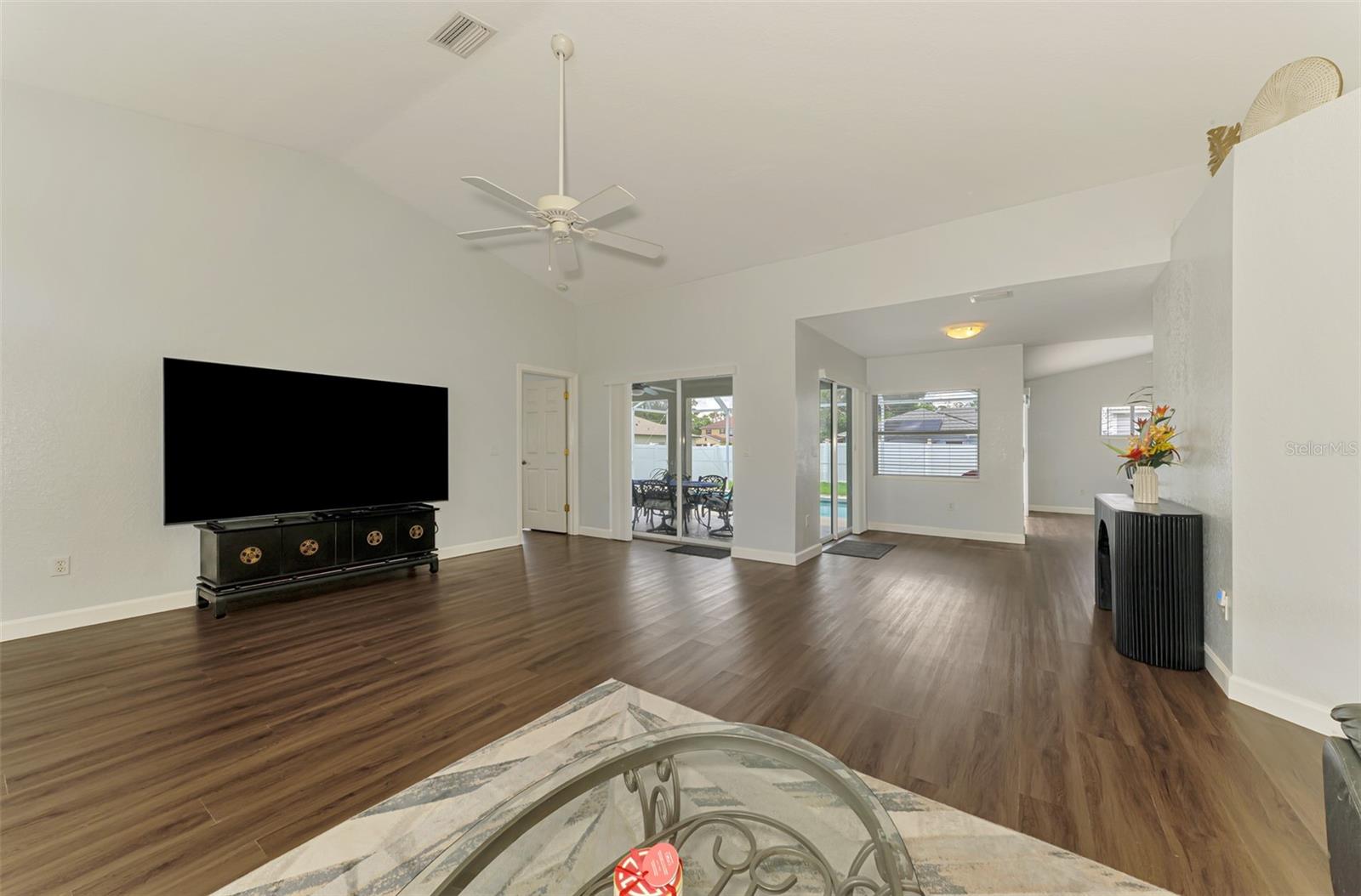 Image 15 of 64 For 4038 Corydon Avenue