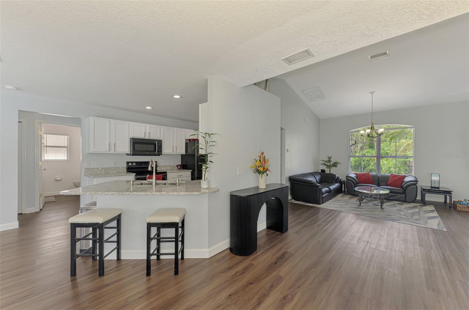 Image 18 of 64 For 4038 Corydon Avenue