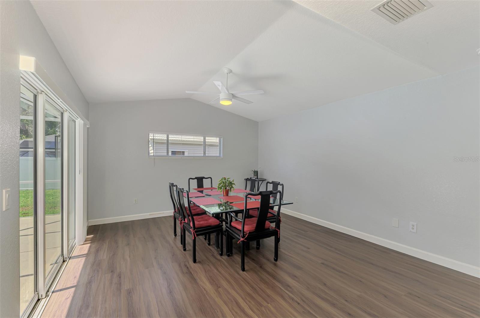 Image 19 of 64 For 4038 Corydon Avenue