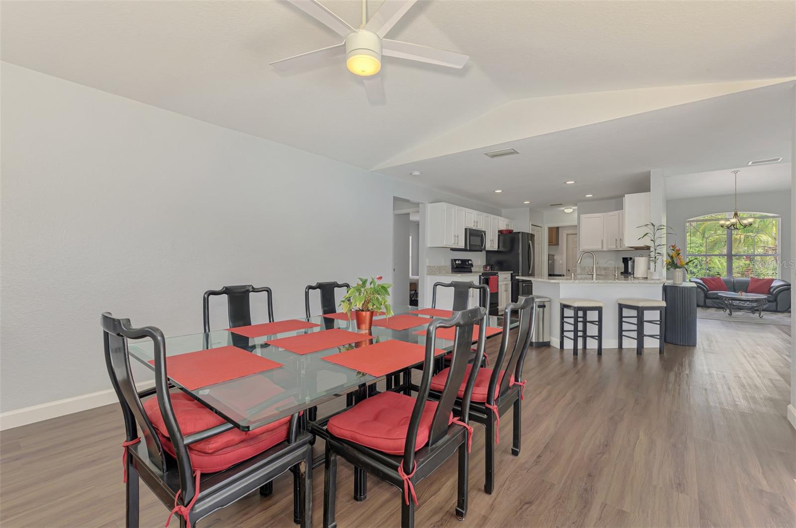 Image 21 of 64 For 4038 Corydon Avenue