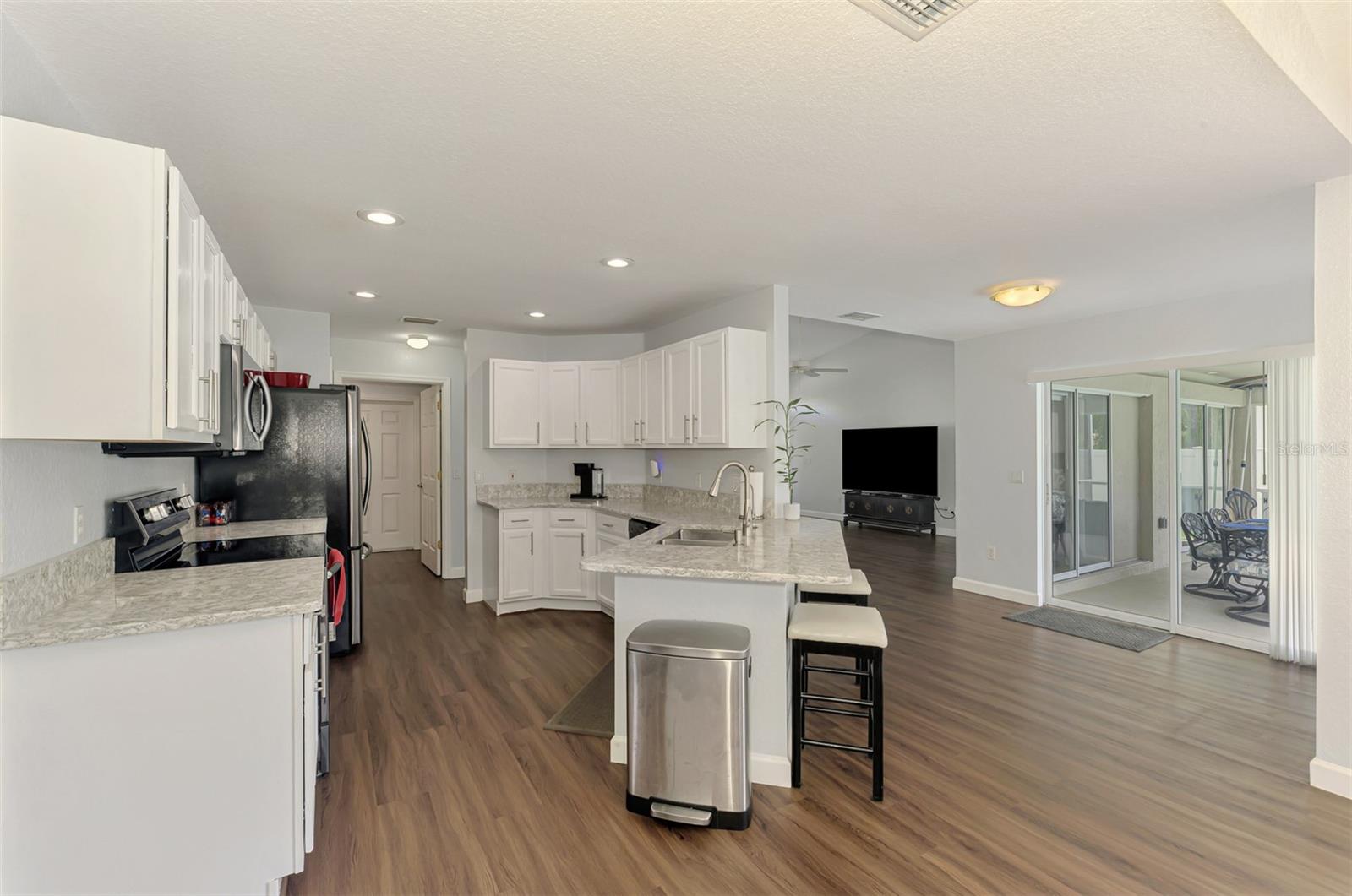 Image 23 of 64 For 4038 Corydon Avenue
