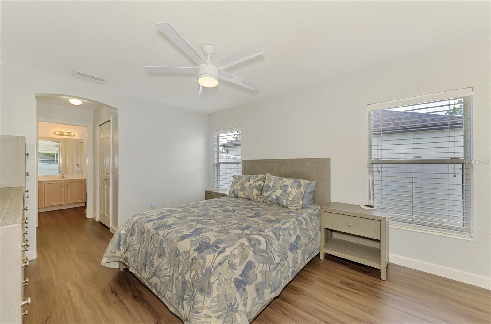 Image 30 of 64 For 4038 Corydon Avenue