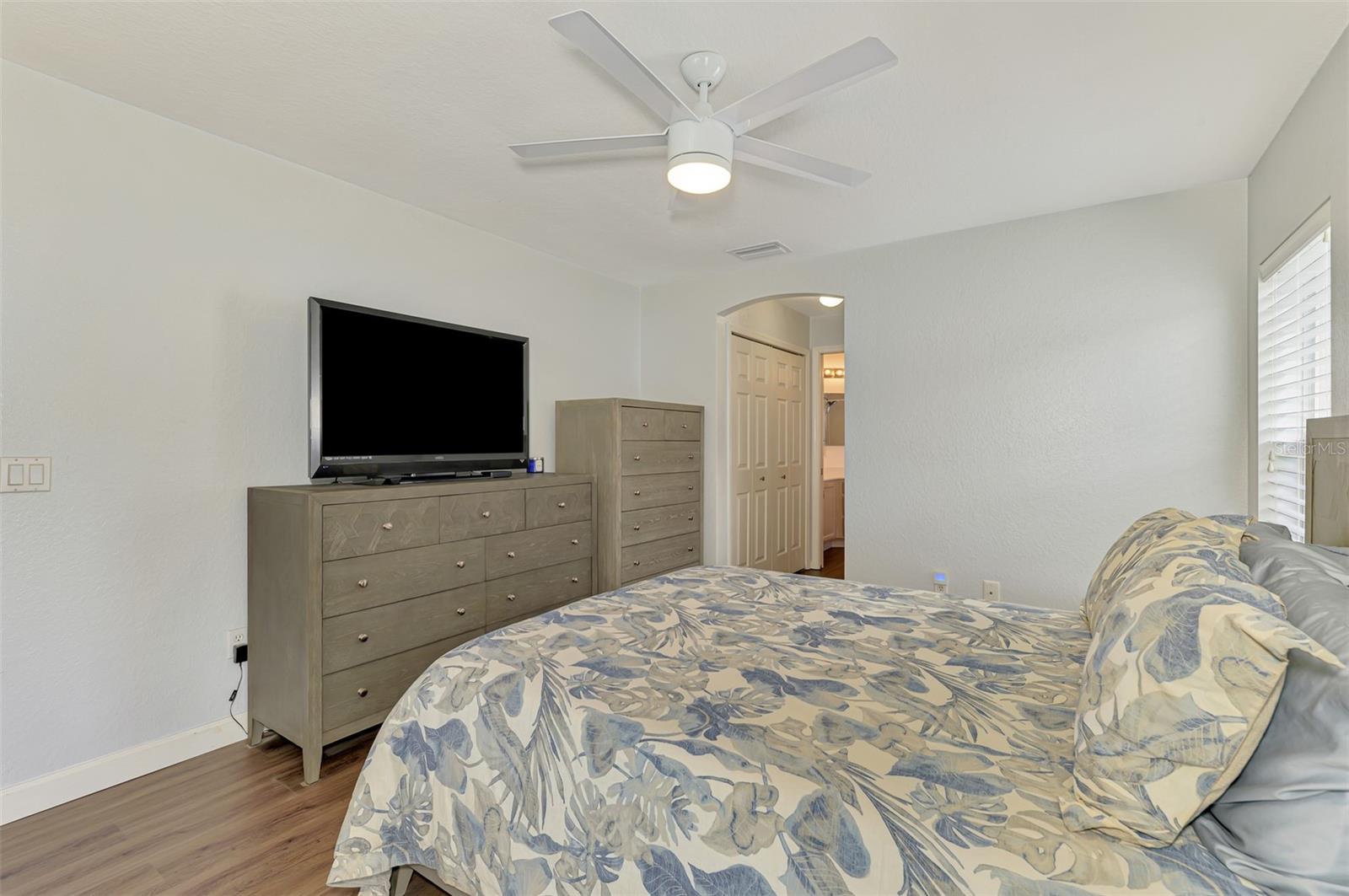 Image 31 of 64 For 4038 Corydon Avenue