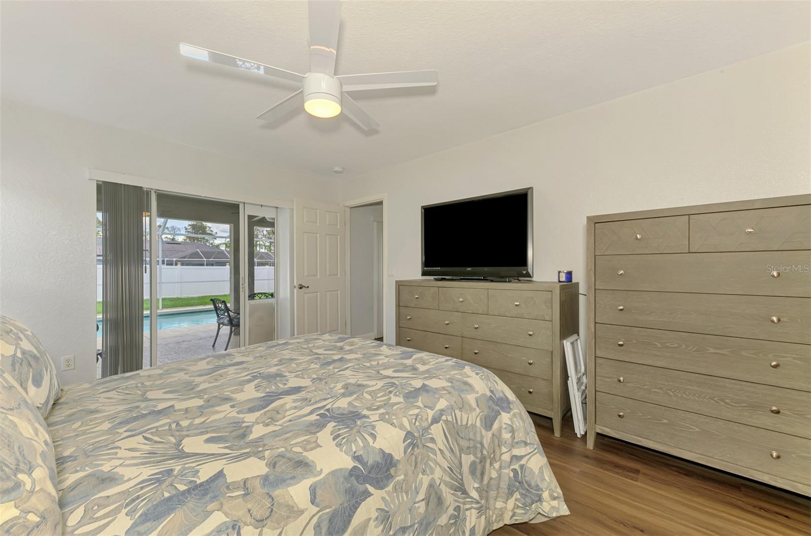 Image 33 of 64 For 4038 Corydon Avenue