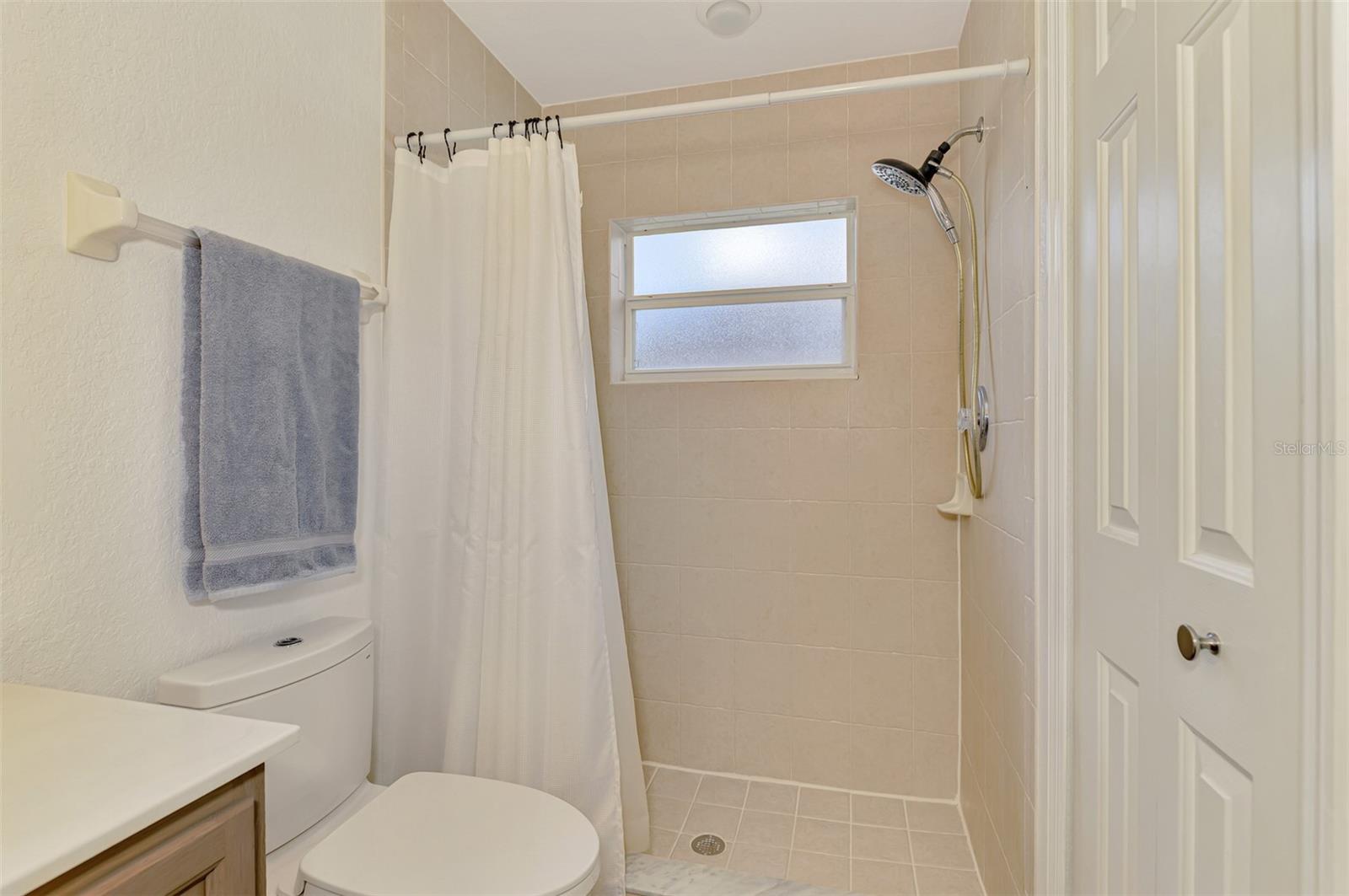 Image 35 of 64 For 4038 Corydon Avenue
