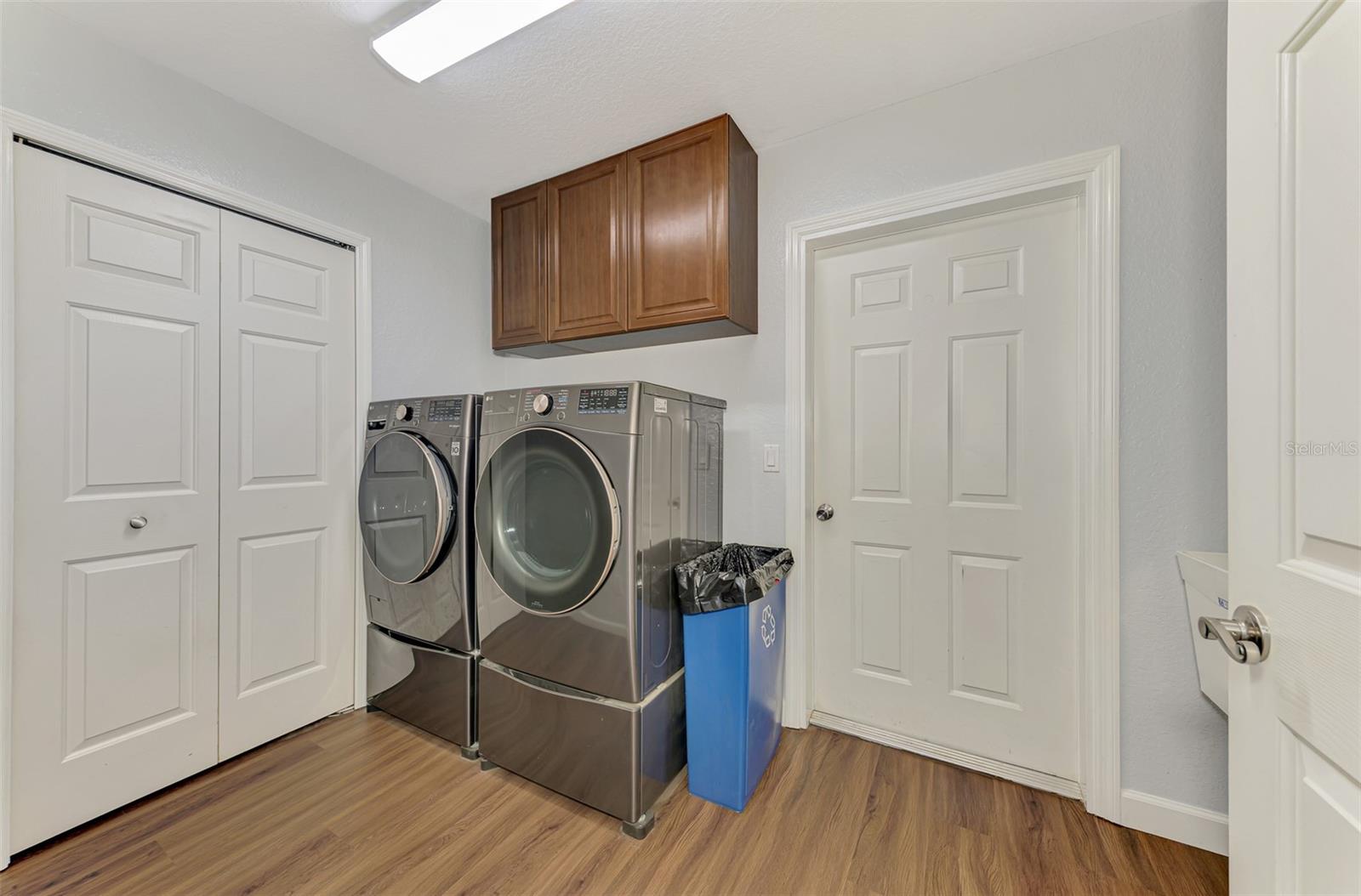 Image 42 of 64 For 4038 Corydon Avenue
