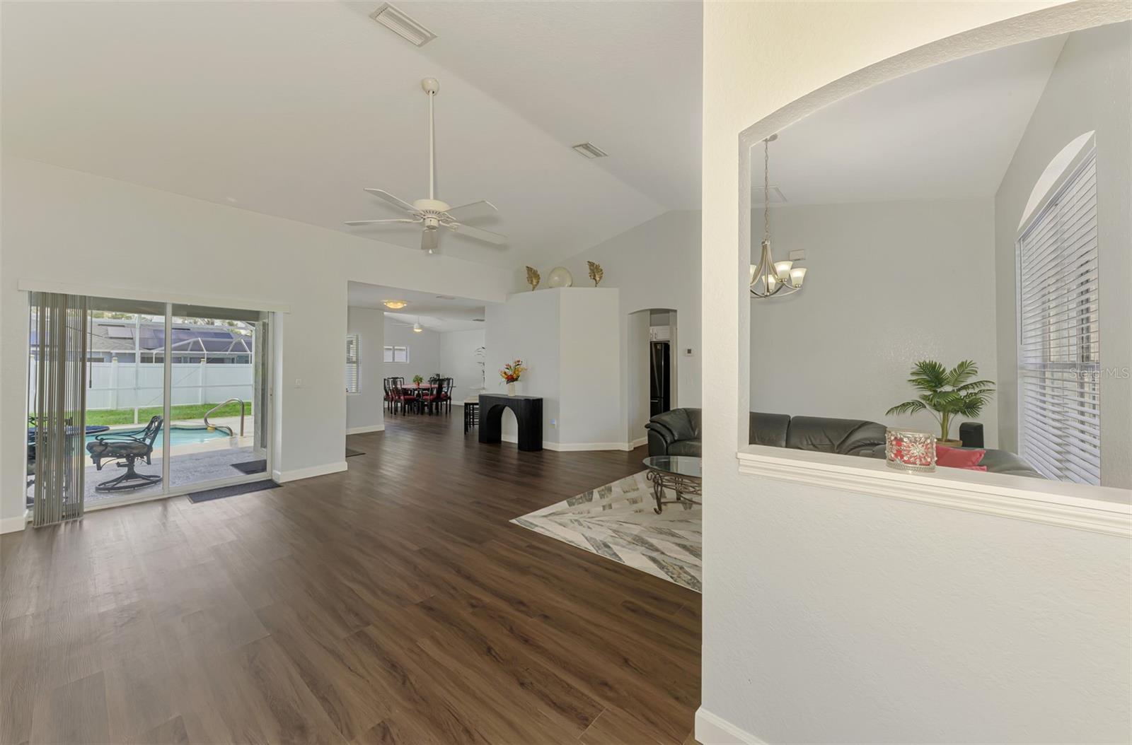 Image 8 of 64 For 4038 Corydon Avenue