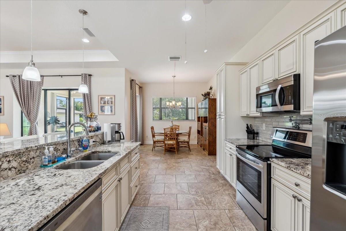 Image 18 of 41 For 1275 Blue Lake Circle