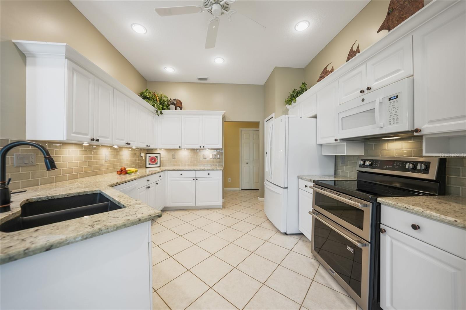 Image 8 of 61 For 14311 Reserve Court