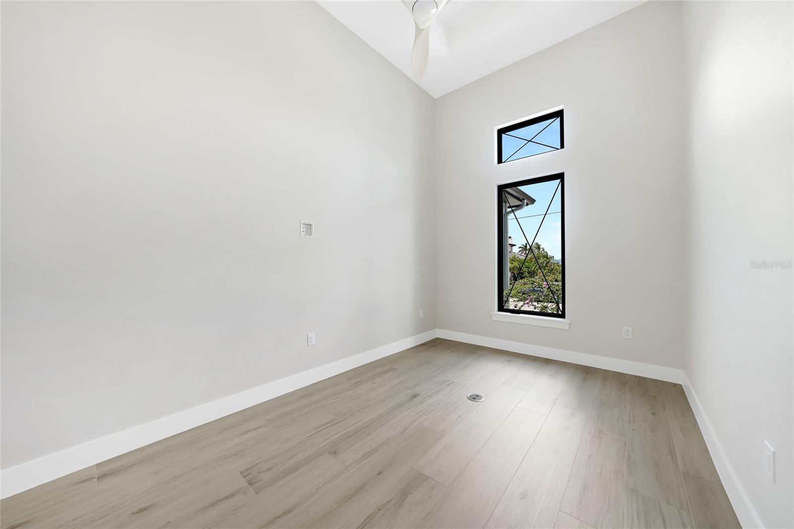 Image 7 of 62 For 2815 Coral Way