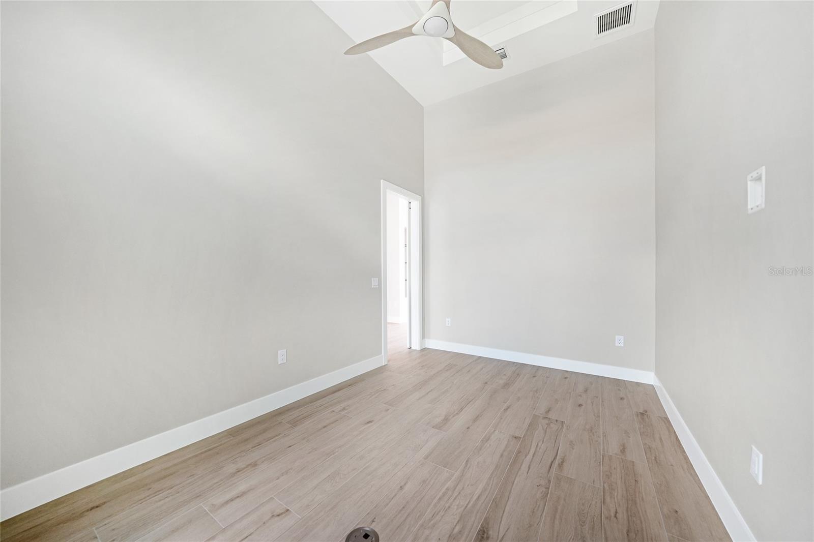 Image 8 of 62 For 2815 Coral Way