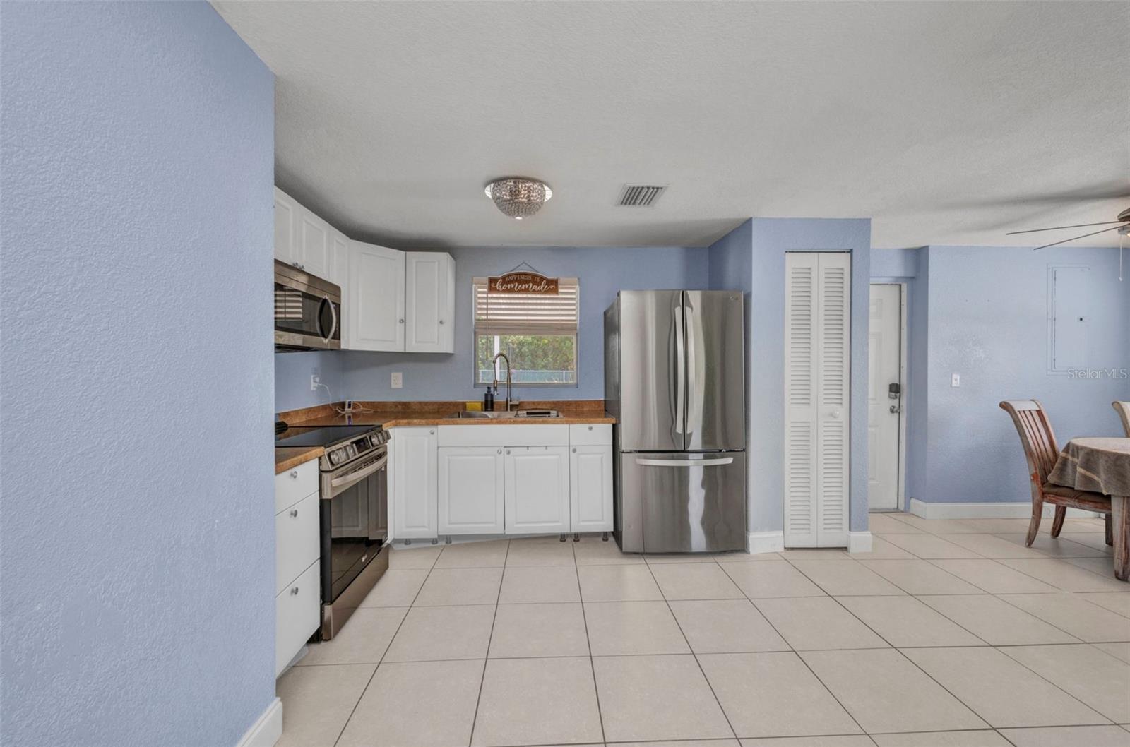 Image 10 of 36 For 25082 Harborview Road