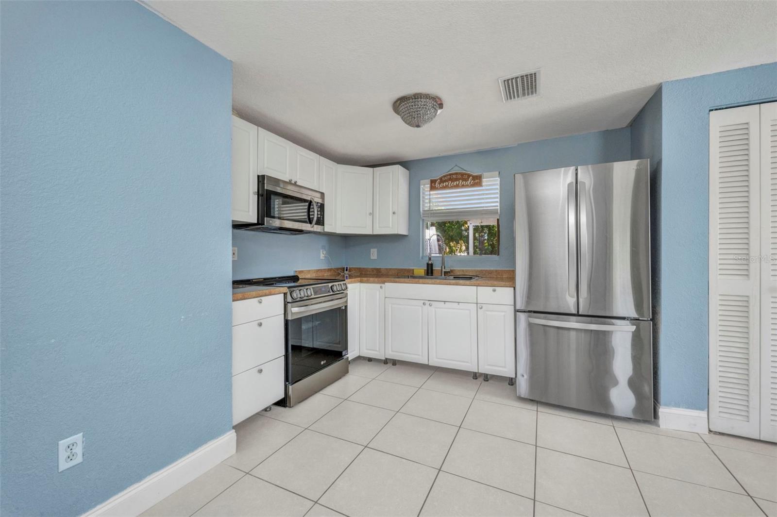 Image 12 of 36 For 25082 Harborview Road