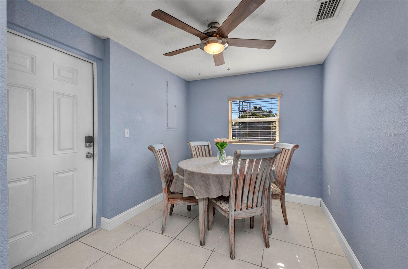 Image 13 of 36 For 25082 Harborview Road