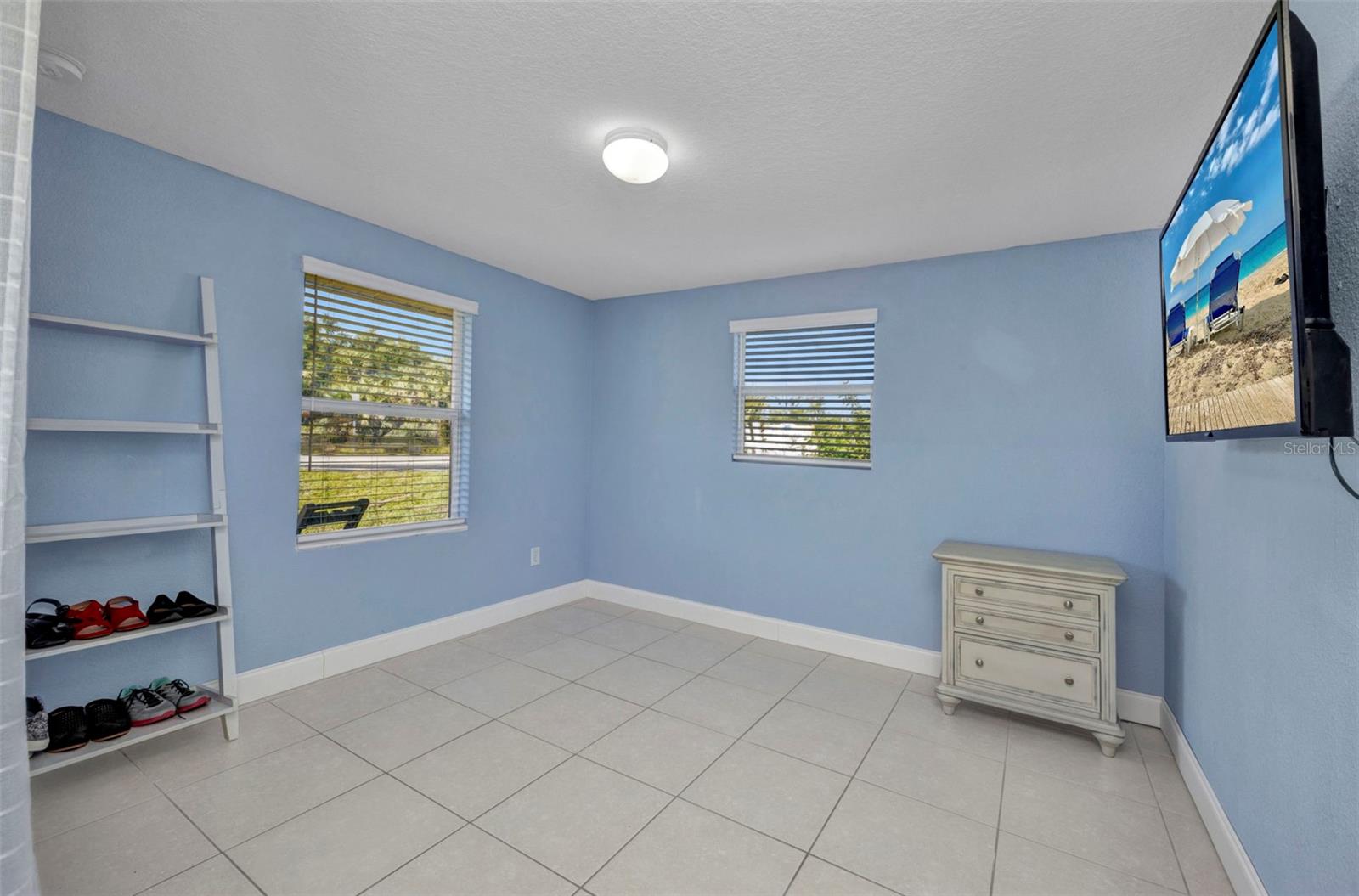 Image 17 of 36 For 25082 Harborview Road